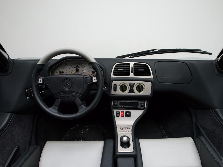  Mercedes-Benz CLK GTR AMG Roadster 2002 года  (фото 12 из 21)
